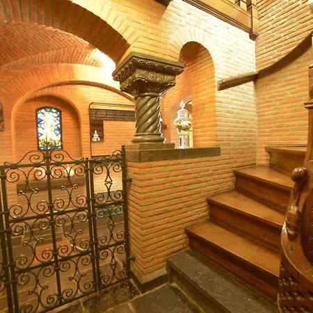 Insolites A Manoir De Maubert * שימיי